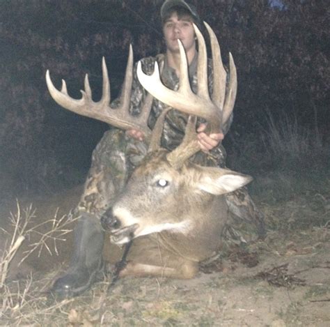 Possible New World Record Iowa Whitetail