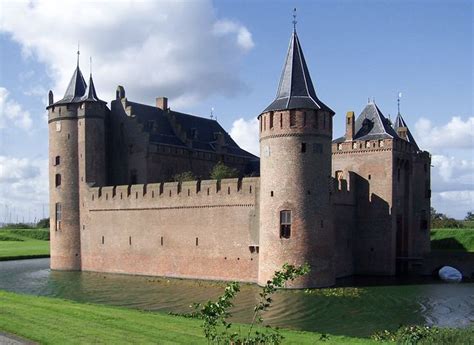 History Trips | A day in the Middle Ages, the castle tour | Castle, European castles, Beautiful ...