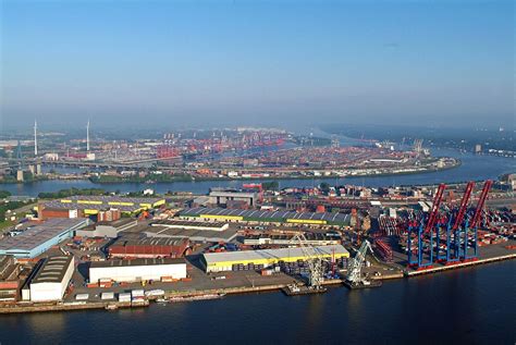 Port of Hamburg - SMARTTRAVELERS