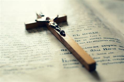 Holy cross, bible, prayer, old book, faith - free image from needpix.com