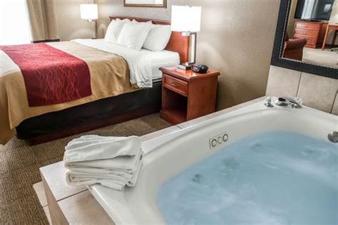 Jacuzzi Tub Hotel Rooms St. Louis - Hotels with Jacuzzi in room near ...