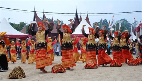 Plate Dance Original Dance Minangkabau Society ~ INDONESIAN CULTURE