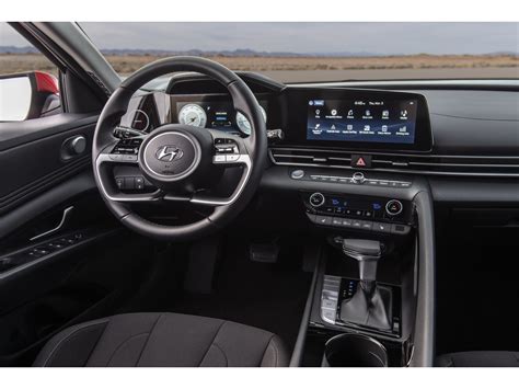 2025 Hyundai Elantra: 180 Interior Photos | U.S. News