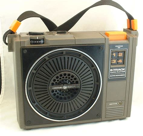 VINTAGE 8 TRACK TAPE PLAYER General Electric Model No.