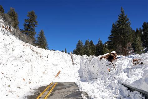 In Southern California, Snow Has Trapped People for Days - The New York ...