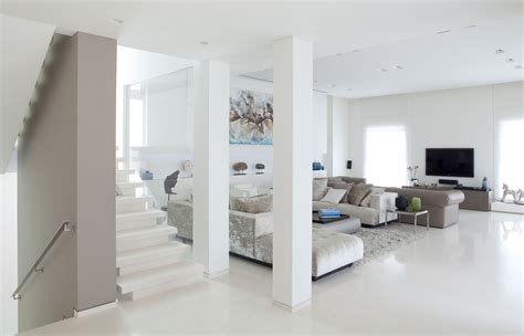 Living Room with White Colour - Viahouse.Com