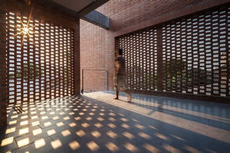 Ngamwongwan House / Junsekino Architect and Design | Brick architecture, Facade design, Brick facade