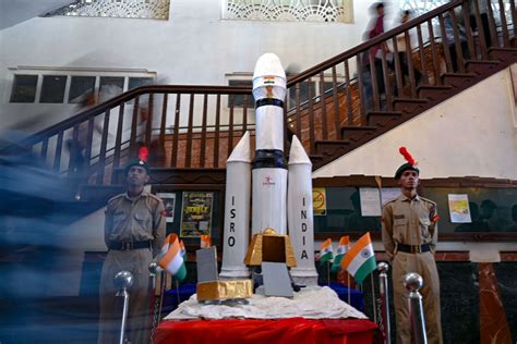 India Plans to Launch Its First Crewed Moon Mission by 2040 - Bloomberg