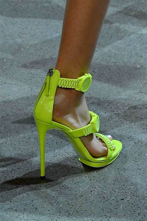 The Craziest Runway Shoes at NYFW Fall ’19 | Runway shoes, Crazy shoes, Shoes