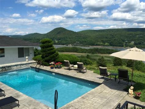 OVERLOOK ON HUDSON - B&B Reviews (Highland Falls, NY)