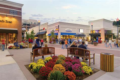 It’s Time For A Shopping Adventure at Branson Landing - ThousandHills.com