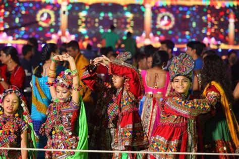 Gujarat garba gripped as Navratri 2018 enters into last phase | DeshGujarat