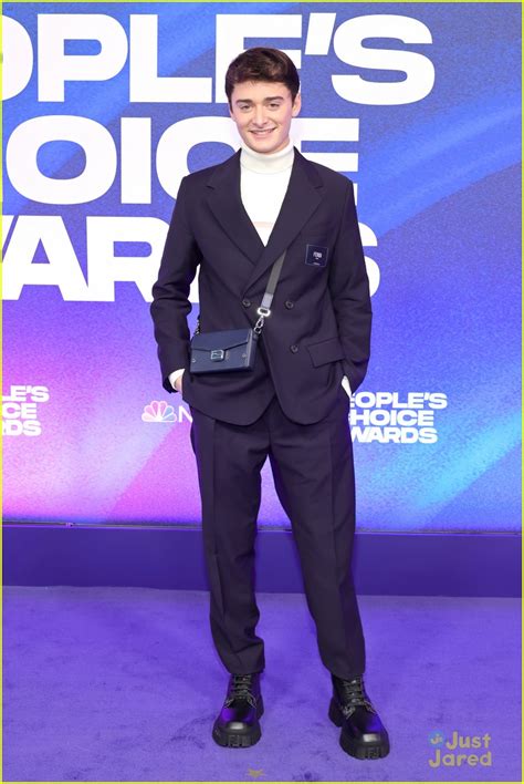 Noah Schnapp Wins Male TV Star at People's Choice Awards 2022! | Photo 1364052 - Photo Gallery ...