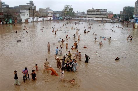 Amazing Pics - Worlds Most Amazing Pictures: Flood 2010 Pakistan