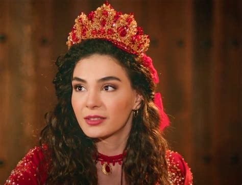 10 Potret Ebru Sahin, Pemeran Reyyan di Drama Hercai - Dailysia