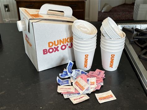 Dunkin' Box of Joe: What You Get with This Coffee Traveler Box (with ...