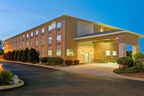 Super 8 Hotel Gurnee - I-94, Exit 8, IL - See Discounts