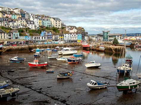 Brixham Harbour © John Lucas cc-by-sa/2.0 :: Geograph Britain and Ireland