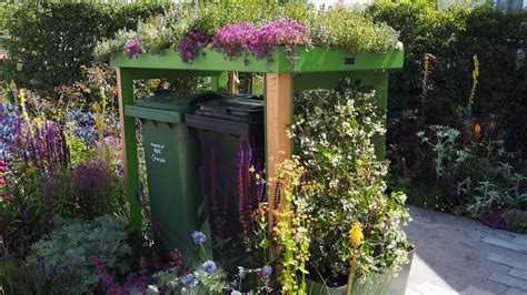 Wheelie bin storage ideas: 12 ways to hide your bins in style | GardeningEtc