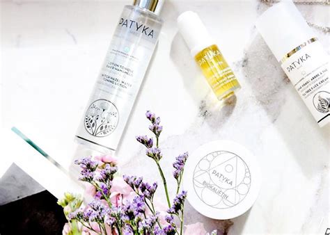 Witch Hazel for Skin: What Is Witch Hazel & How to Use It? - Glowsly