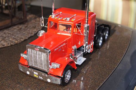 Peterbilt 359 Conventional -- Plastic Model Truck Kit -- 1/25 Scale ...