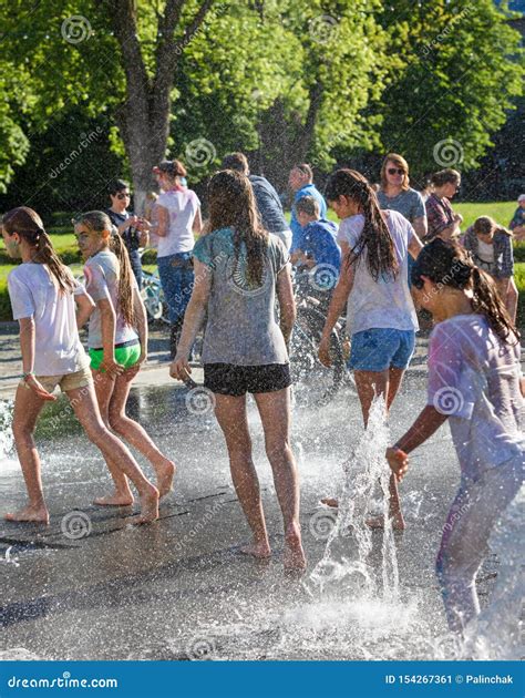 Children Playing in a Water Fountain Editorial Photo - Image of young ...