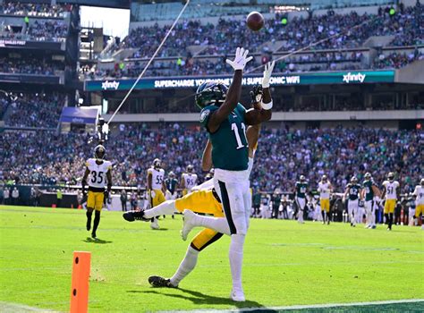 Jalen Hurts and AJ Brown lead dominant Eagles over Steelers | The Independent