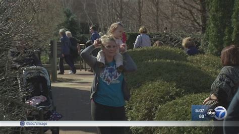 Chicago Weather: Record temps draw Chicagoans outdoors - ABC7 Chicago