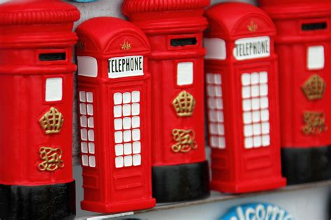 45 of The Best Souvenirs from London : What to Buy in London