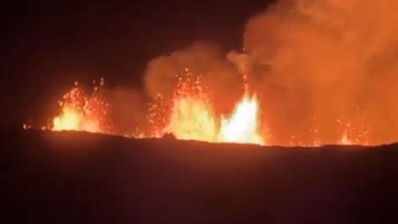 Glowing Lava Shoots in the Air as Hawaii's Mauna Loa Erupts