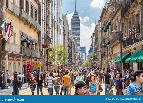 Mexico City, Mexico - Crowds in the City Center Editorial Photography ...