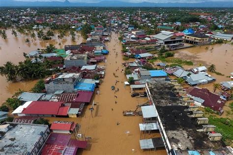 Floods in Indonesia kill 29, dozen missing | The Straits Times