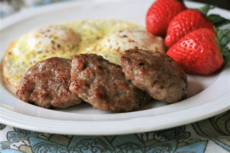 Spicy Maple Breakfast Sausage | Recipe in 2020 | Breakfast sausage recipes, Homemade breakfast ...