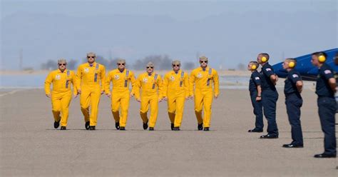 Blue Angels Flight Suit : US Navy Demonstration Squadron Blue Angels ...