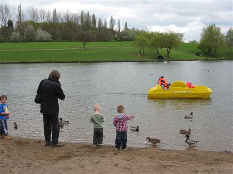 Hemsworth Water Park © Carol Walker cc-by-sa/2.0 :: Geograph Britain and Ireland