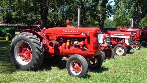 kankakeecountynews: Tractor Show at the Momence Gladiolus Festival