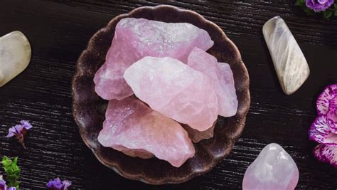 Rose Quartz: Types, Meaning and Benefits in Feng Shui