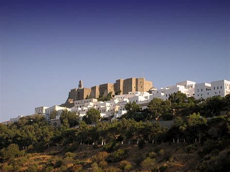 La isla de Patmos, el lugar sagrado de la Cueva del Apocalipsis de San Juan - Vuelos Baratos Baratos