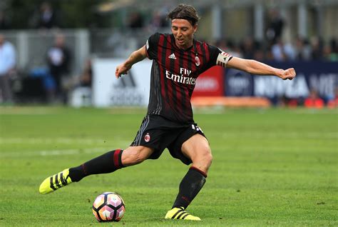 Riccardo Montolivo nearing AC Milan return