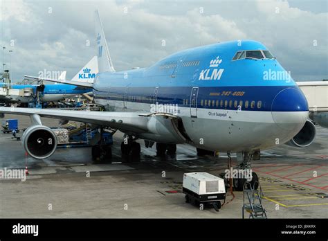 Boeing 747 jumbo KLM airplane cockpit Stock Photo: 143186510 - Alamy