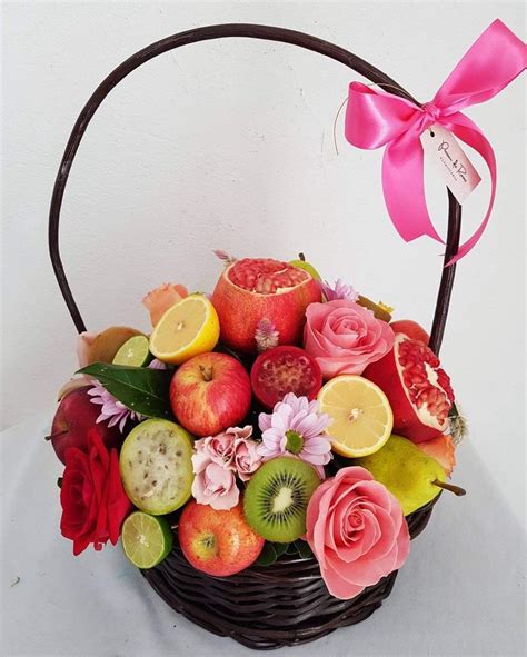 Canasta con frutas y flores | Canasta de frutas, Manualidades, Flores