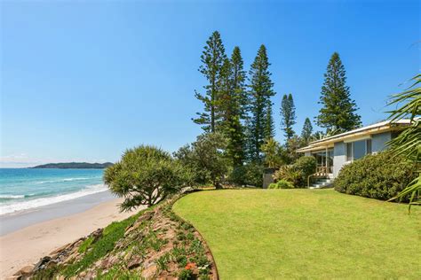 Discover your dream beachfront at Byron Bay: unique 2000sqm property ...