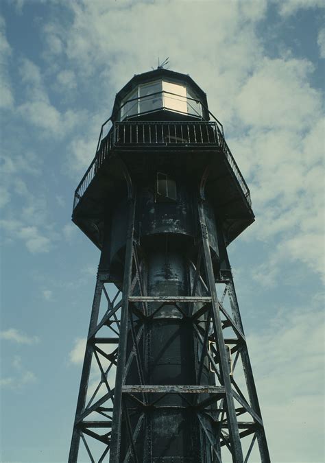 Lugar (Place) – Faro de la Isla de la Mona (Mona Island Lighthouse) – Vida en (Life In) Puerto Rico