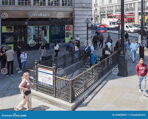 Piccadilly Circus Tube Station in London Editorial Photography - Image of transit, circus: 284858037