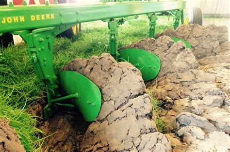 Tilling Vs. Plowing: Understanding The Difference | TopTillers.com