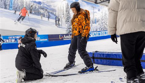 Beginner Ski Lessons - SnowDome