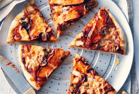 Saucy Barbecue Chicken Pizza | Chicken.ca