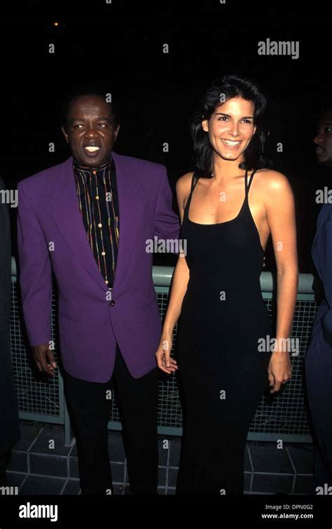 Angie harmon baywatch nights hi-res stock photography and images - Alamy