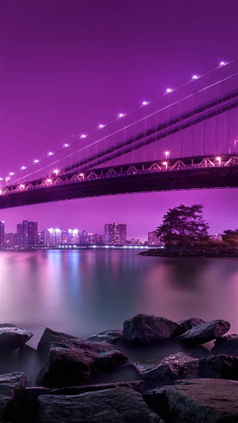 New York, Manhattan Bridge lit