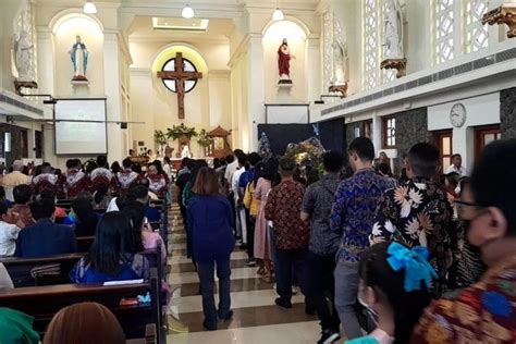 Merindukan misa Natal di Gereja Katolik Santo Willibrordus yang tertua di Indonesia - ANTARA ...